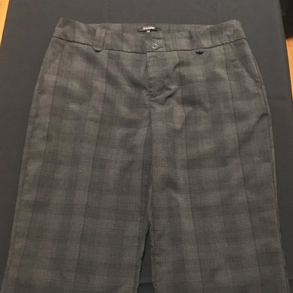 Daisy Fuentes Gray Plaid Pants with four pockets - Women Size 10